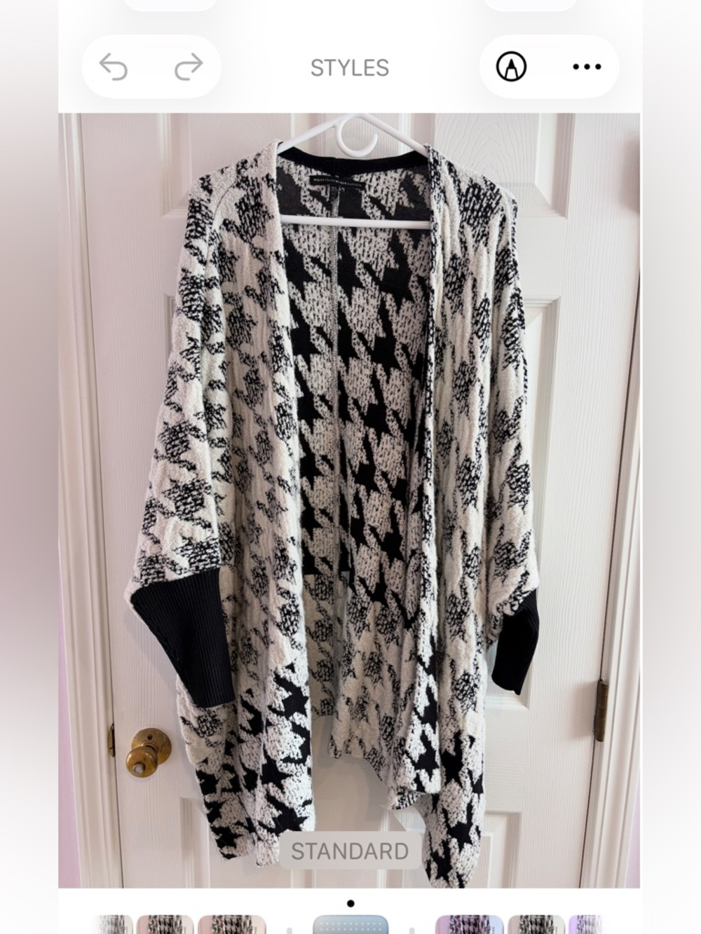 White House Black Market Women’s Size Medium/Large Houndstooth Sweater